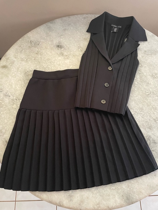 Sincerly Jules Dresses & Skirts - Sincerely Jules Skirt Set
